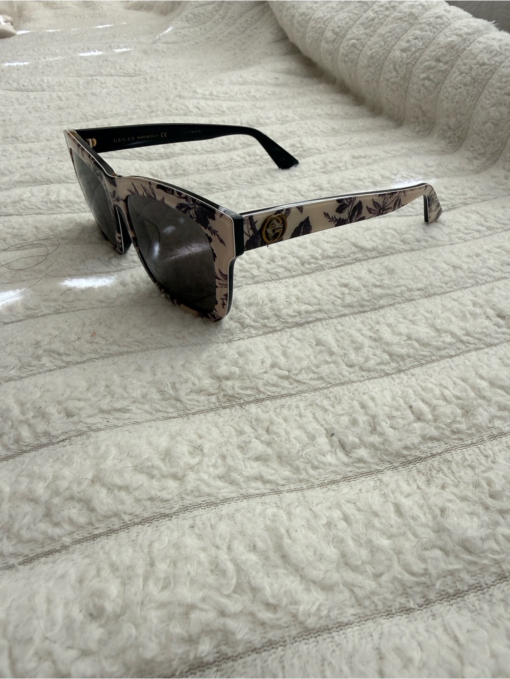 AUTHENTIC Gucci Sunglasses - Picture 2 of 6